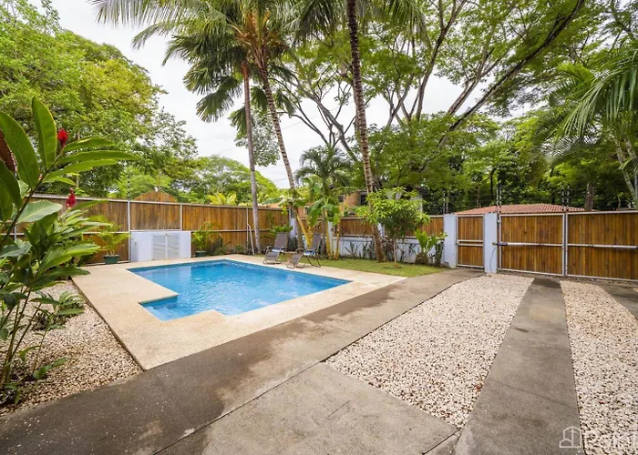 Beautiful 2-br House Steps From The Holiday home *