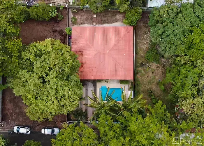 Beautiful 2-br House Steps From The Holiday home